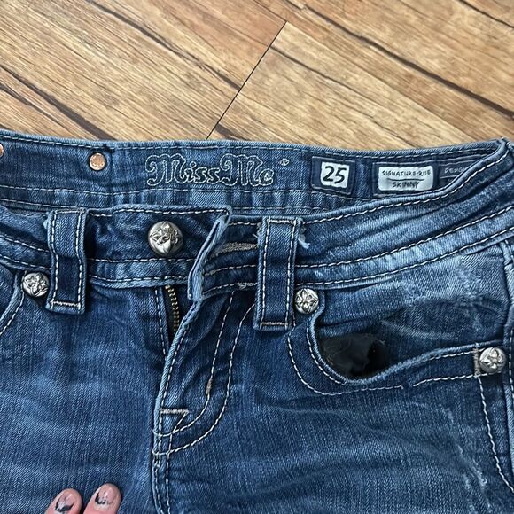 Size 25 Miss Me Skinny Jeans - Picture 3 of 4